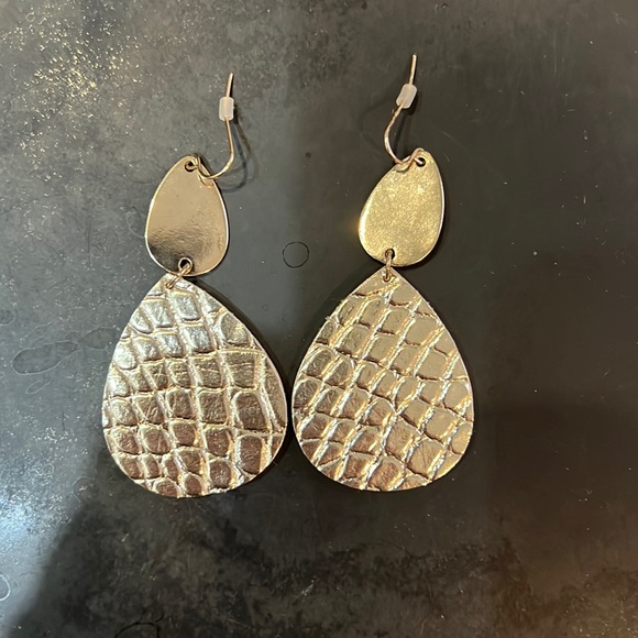 Set of two: Gold earrings - Picture 2 of 5